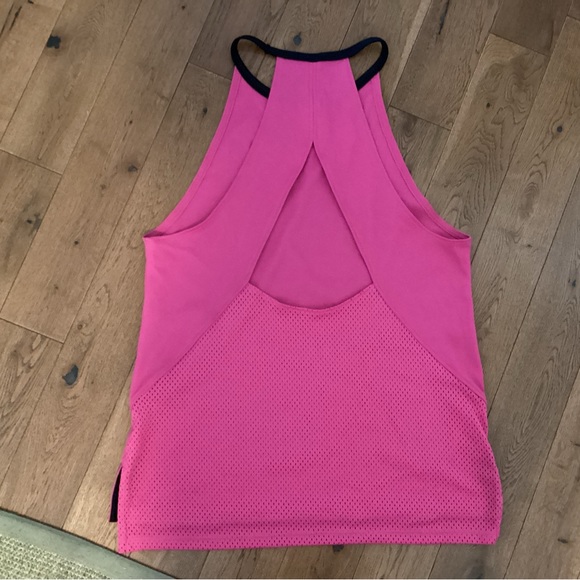 Under Armour Tank Top. -1 - Picture 3 of 4